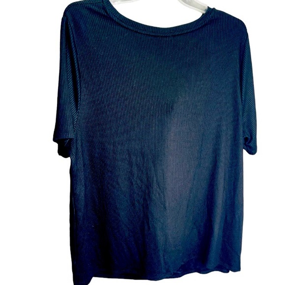 NWT- Ava & Viv Women's Plus Size Slim Fit Short Sleeve Ribbed T-Shirt - Picture 2 of 3